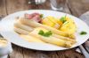 Spargel mit Kartoffeln, Schinken und Sauce Hollandaise im Restaurant Bürgerstube in Velbert